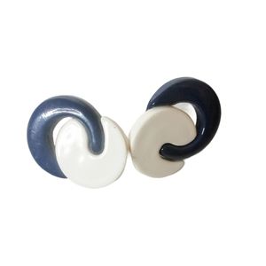 💎3/$20❗GUC 💞 Geometric blue & white stud earring